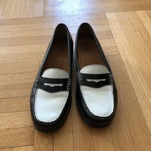 Vintage Black and White Weejuns leather loafers